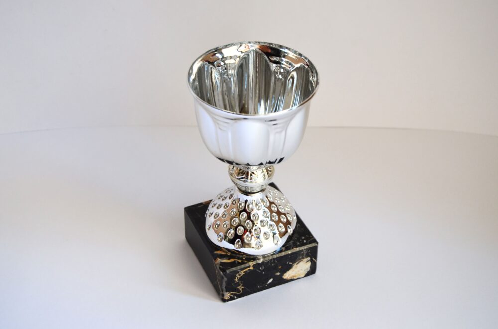 trofeo laton peana marmol copa