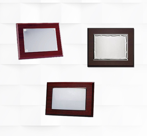 //www.andresolivares.es/wp-content/uploads/2022/10/grabado-de-placas-conmemorativas-malaga.jpg